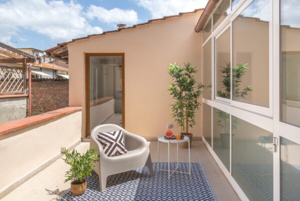 Terrazza con sedute e vista, home staging per la vendita a Certaldo